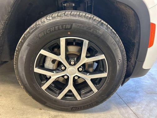 Bright White Clearcoat 2023 Jeep Grand Cherokee Limited