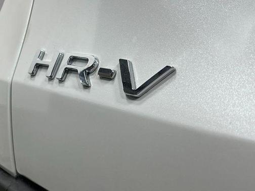 White 2027 Honda HR-V LX