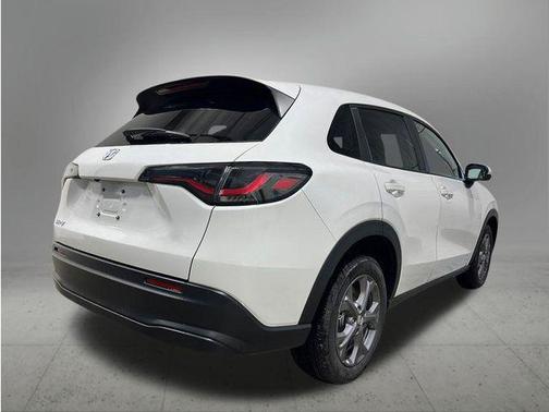 White 2027 Honda HR-V LX