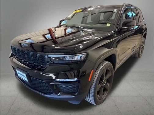 Diamond Black Crystal Pearlcoat 2023 Jeep Grand Cherokee Limited