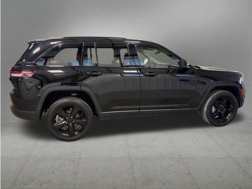 Diamond Black Crystal Pearlcoat 2023 Jeep Grand Cherokee Limited