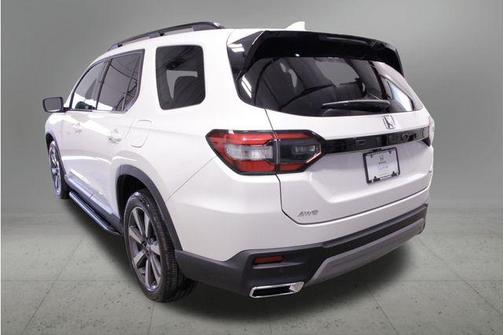 Platinum White Pearl 2023 Honda Pilot AWD Elite