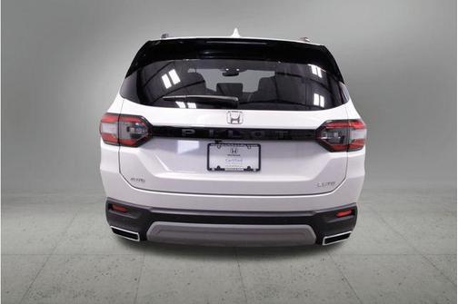 Platinum White Pearl 2023 Honda Pilot AWD Elite