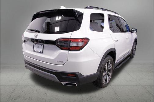 Platinum White Pearl 2023 Honda Pilot AWD Elite