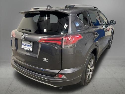 Magnetic Gray Metallic 2018 Toyota RAV4 XLE