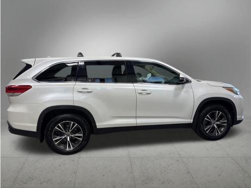 Blizzard Pearl 2019 Toyota Highlander LE Plus
