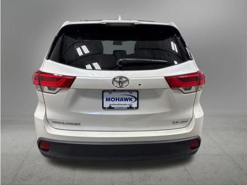 Blizzard Pearl 2019 Toyota Highlander LE Plus
