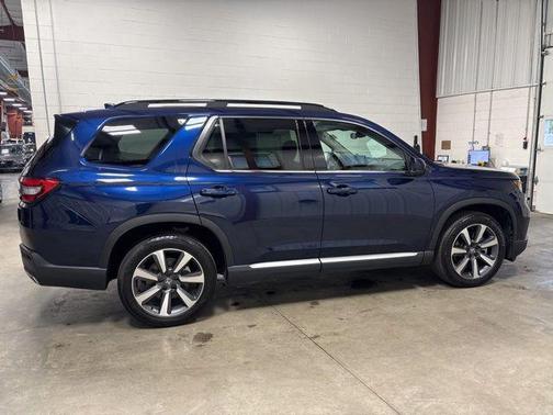 Obsidian Blue Pearl 2023 Honda Pilot Touring 8-Passenger