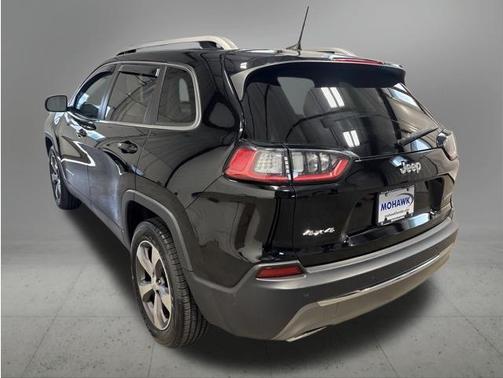 Diamond Black Crystal Pearlcoat 2019 Jeep Cherokee Limited
