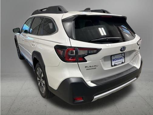 Crystal White Pearl 2024 Subaru Outback Limited
