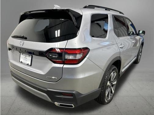 Lunar Silver Metallic 2024 Honda Pilot Touring 8-Passenger