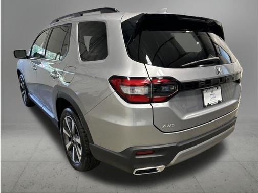 Lunar Silver Metallic 2024 Honda Pilot Touring 8-Passenger
