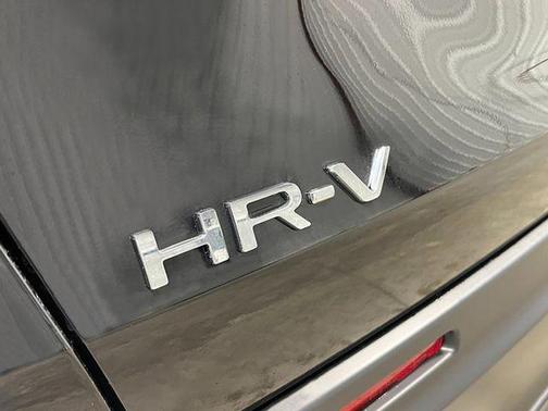 Crystal Black Pearl 2027 Honda HR-V LX
