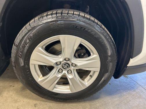 2020 Toyota RAV4 Hybrid XLE