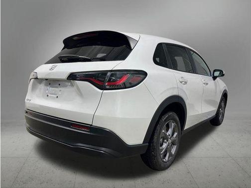 Platinum White Pearl 2027 Honda HR-V LX