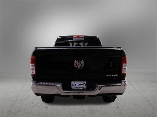 2022 RAM 2500 Tradesman Crew Cab 4x4 6'4' Box