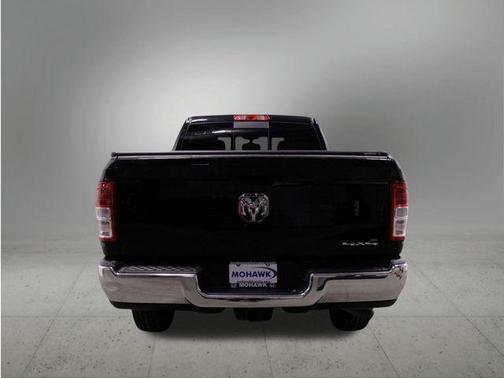 2022 RAM 2500 Tradesman Crew Cab 4x4 6'4' Box