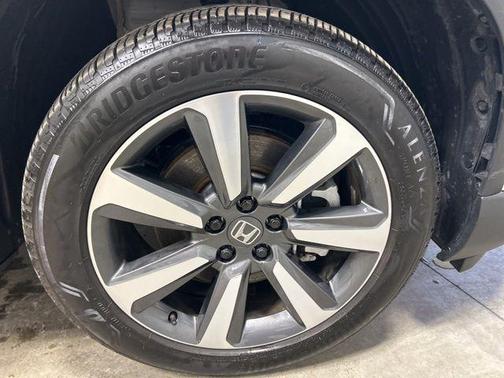 2025 Honda Pilot Touring 8-Passenger