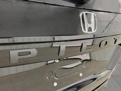 2025 Honda Pilot Touring 8-Passenger