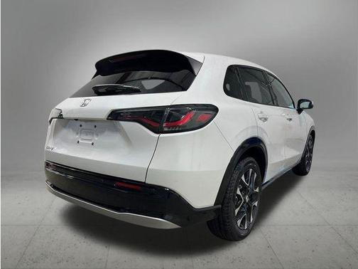 White 2027 Honda HR-V EX-L