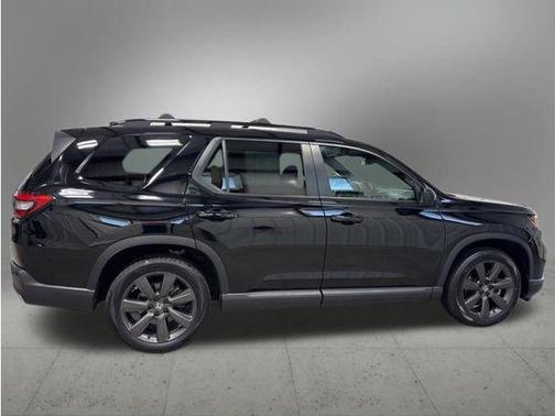 Crystal Black Pearl 2025 Honda Pilot Sport