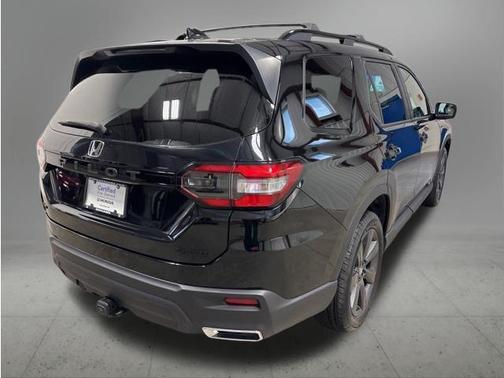 Crystal Black Pearl 2025 Honda Pilot Sport