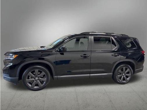 Crystal Black Pearl 2025 Honda Pilot Sport