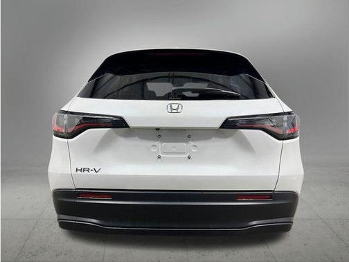 Platinum White Pearl 2027 Honda HR-V LX
