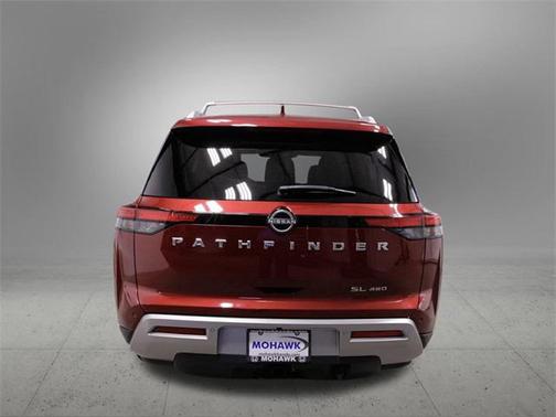 2022 Nissan Pathfinder SL 4WD