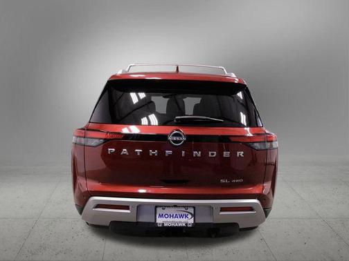 2022 Nissan Pathfinder SL 4WD