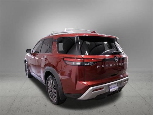 2022 Nissan Pathfinder SL 4WD
