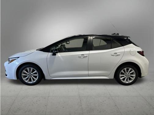 Wind Chill Pearl/Midnight Black Metallic 2024 Toyota Corolla SE