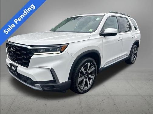 Platinum White Pearl 2023 Honda Pilot Touring 8-Passenger