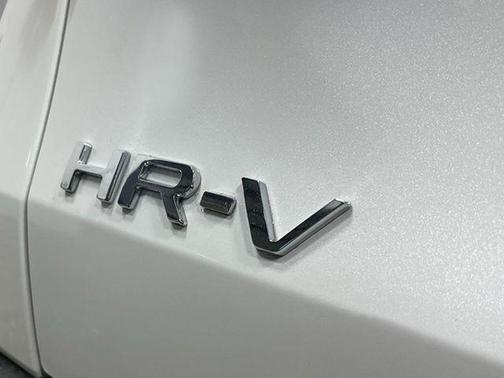 Platinum White Pearl 2027 Honda HR-V LX