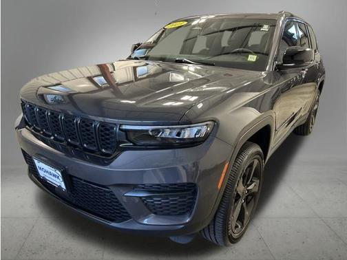 Baltic Gray Metallic Clearcoat 2023 Jeep Grand Cherokee Altitude