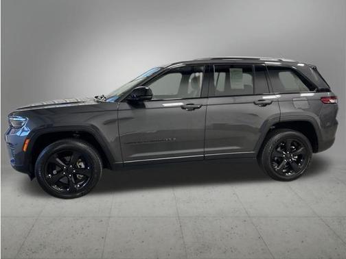 Baltic Gray Metallic Clearcoat 2023 Jeep Grand Cherokee Altitude