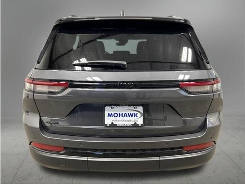 Baltic Gray Metallic Clearcoat 2023 Jeep Grand Cherokee Altitude