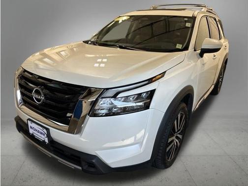 Pearl White Tricoat 2023 Nissan Pathfinder Platinum 4WD