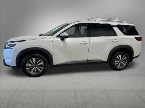 Everest White Pearl Tricoat 2025 Nissan Pathfinder SL 4WD