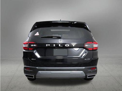 Crystal Black Pearl 2026 Honda Pilot Elite