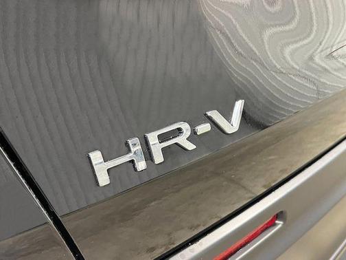 Crystal Black Pearl 2027 Honda HR-V LX