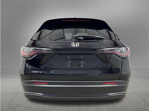 Crystal Black Pearl 2027 Honda HR-V LX