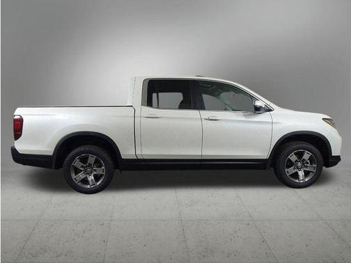 White 2026 Honda Ridgeline RTL