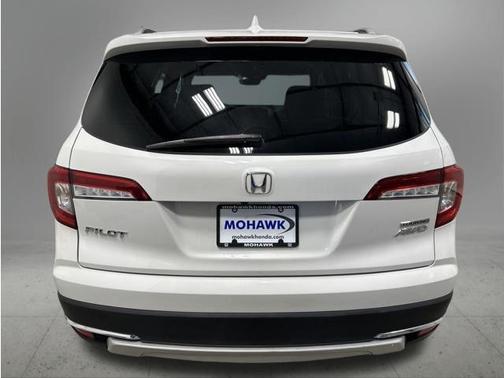 Platinum White Pearl 2021 Honda Pilot Touring 8-Passenger
