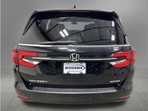 Crystal Black Pearl 2022 Honda Odyssey Touring