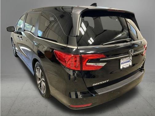 Crystal Black Pearl 2022 Honda Odyssey Touring