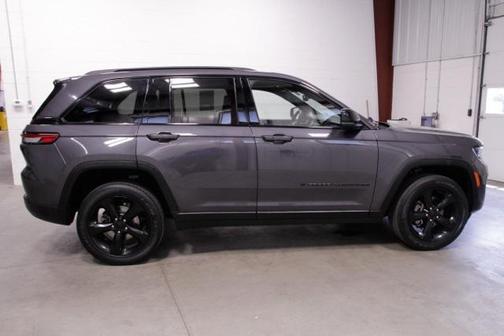 2022 Jeep Grand Cherokee Altitude