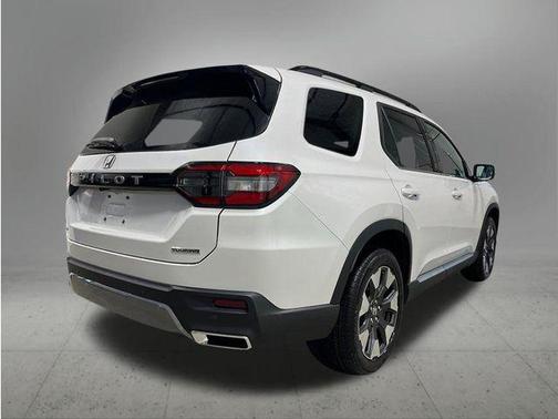 Platinum White Pearl 2026 Honda Pilot Touring 8-Passenger