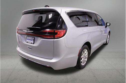 Silver Mist Clearcoat 2024 Chrysler Pacifica Touring L