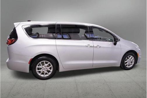 Silver Mist Clearcoat 2024 Chrysler Pacifica Touring L